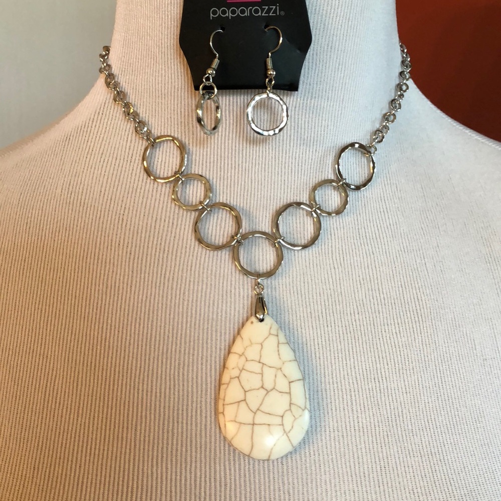 Neckless with earrings